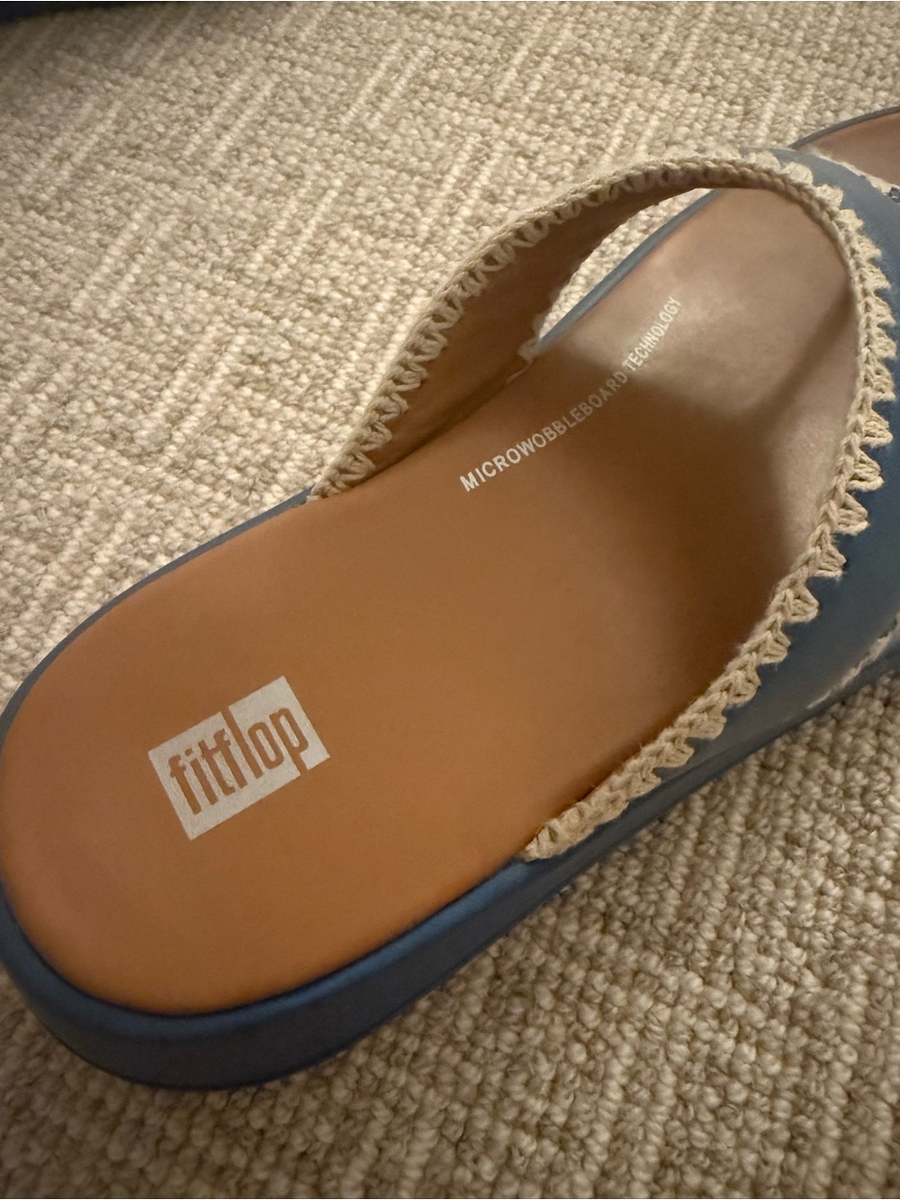 Fitflop Blue Stitch tong sandal - Picture 3 of 4